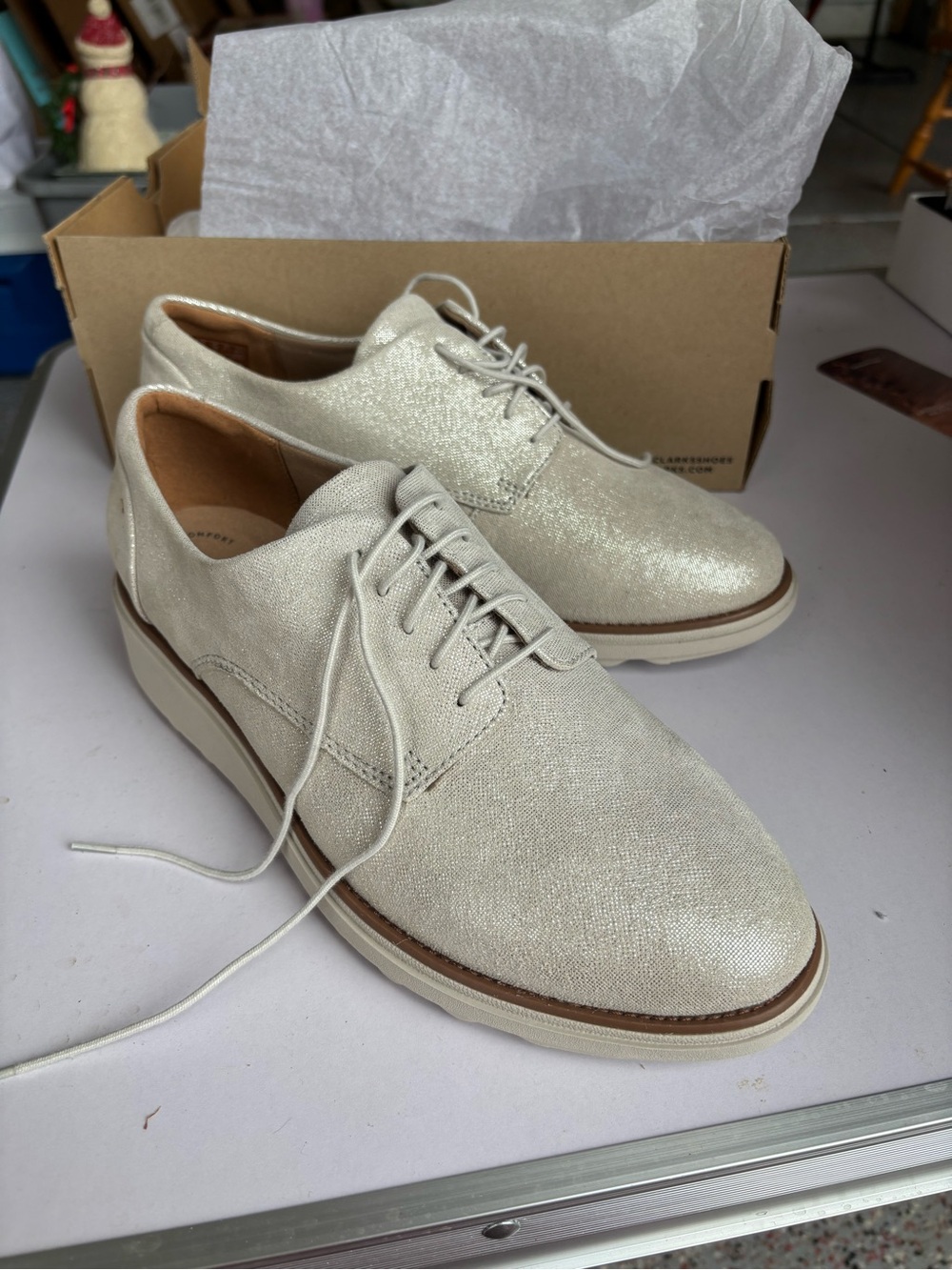 Women's WIDE Lace-Up Dress Shoes in Light Neutral/Silver